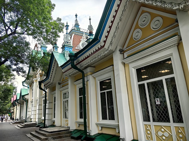 <p>Kyzyl-Tan - the building of the former Verny Trade House</p>
